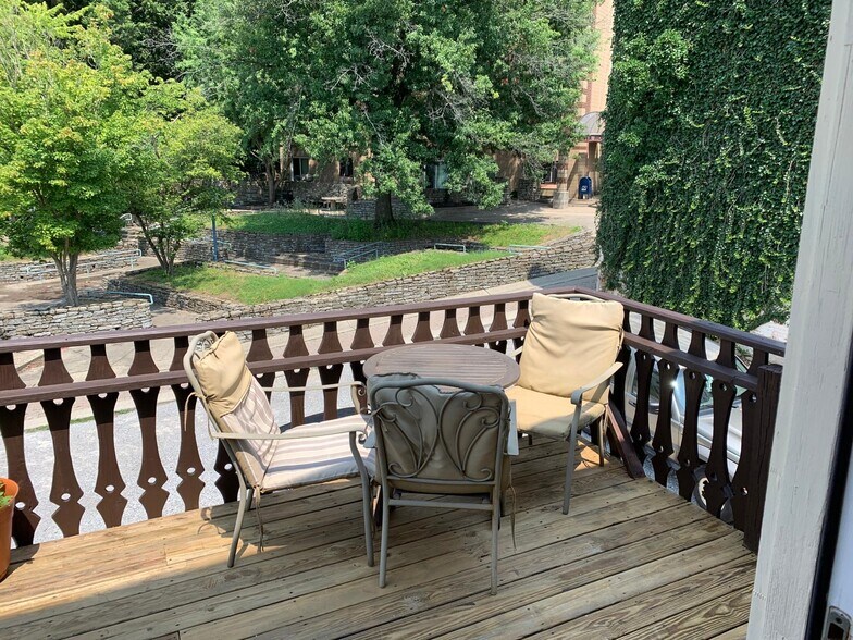 Building Photo - 2415 Vine St