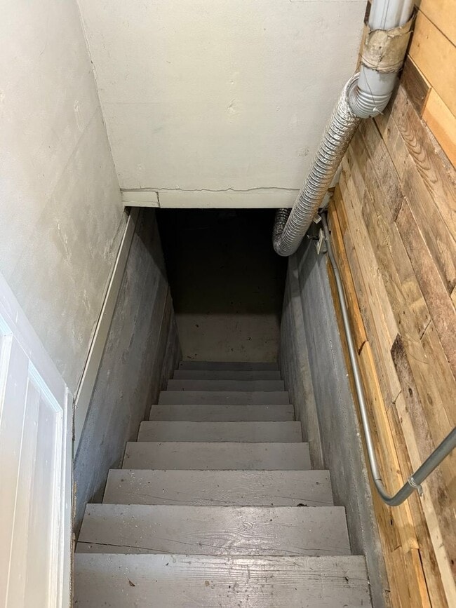 Building Photo - 2 Bed, 1 Bath Home