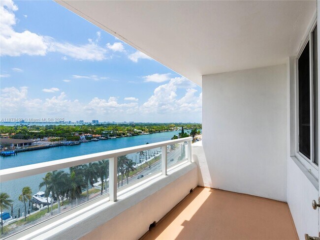 Building Photo - 5005 Collins Ave