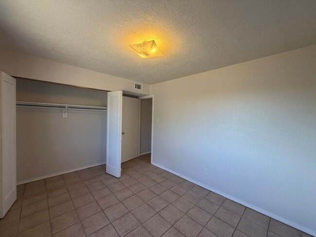 Building Photo - 5812 Brahma Dr NW