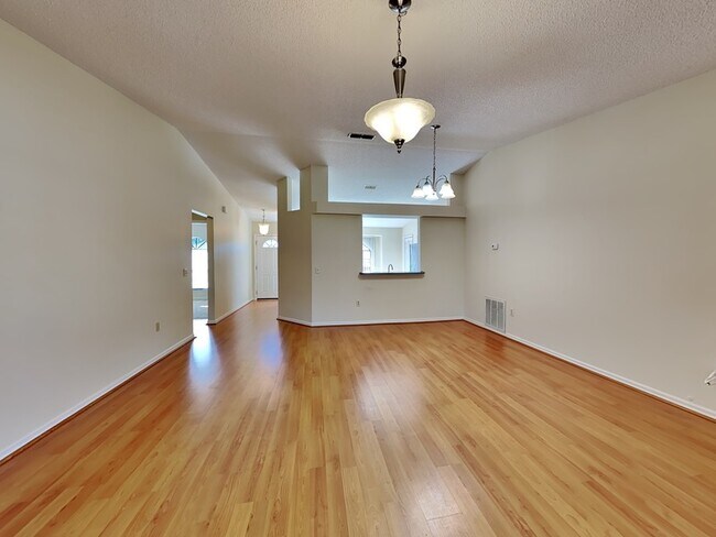 Building Photo - 2772 Sweet Springs St
