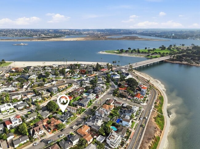 Building Photo - MISSION BAY 4-BED/3-BATH - 3 MIN WALK TO BAY