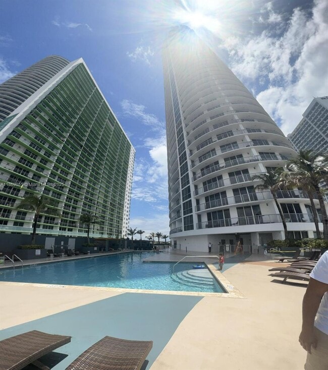 Building Photo - 1750 N Bayshore Dr