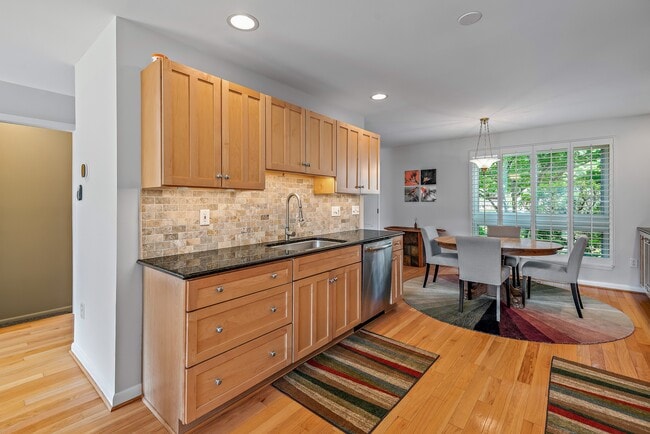 Building Photo - 7261 Dockside Ln
