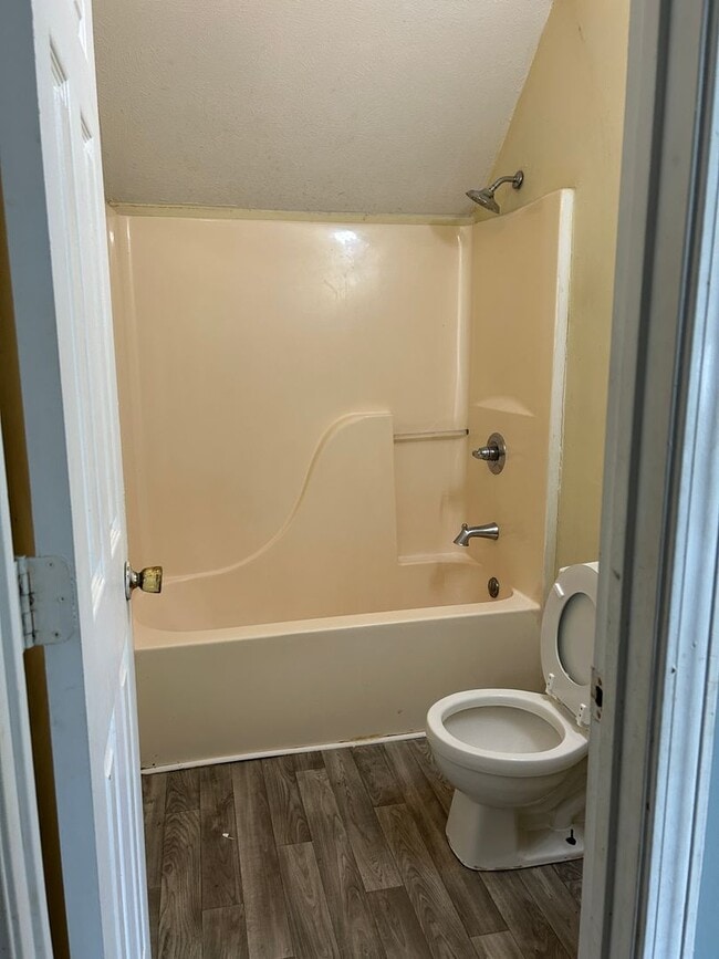 Building Photo - Renovated 3 Bedroom 2 Bath Home for Rent!