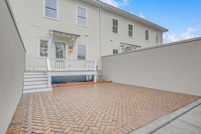 Building Photo - 302 W 38th St