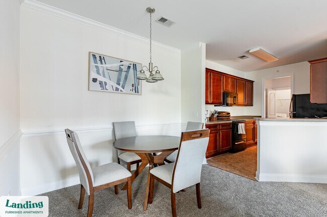 Building Photo - 2118 Silvercrest Dr