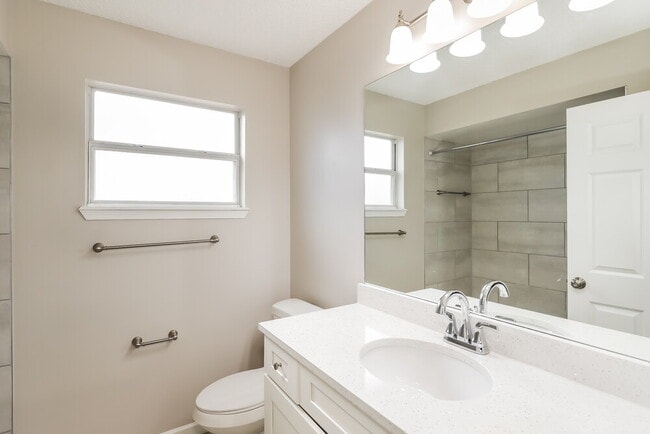 Building Photo - 548 Edward Rutledge St