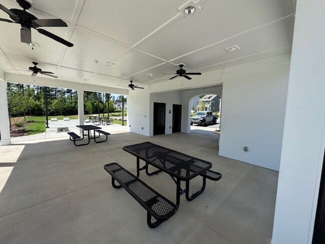 Building Photo - Renaissance at White Oak