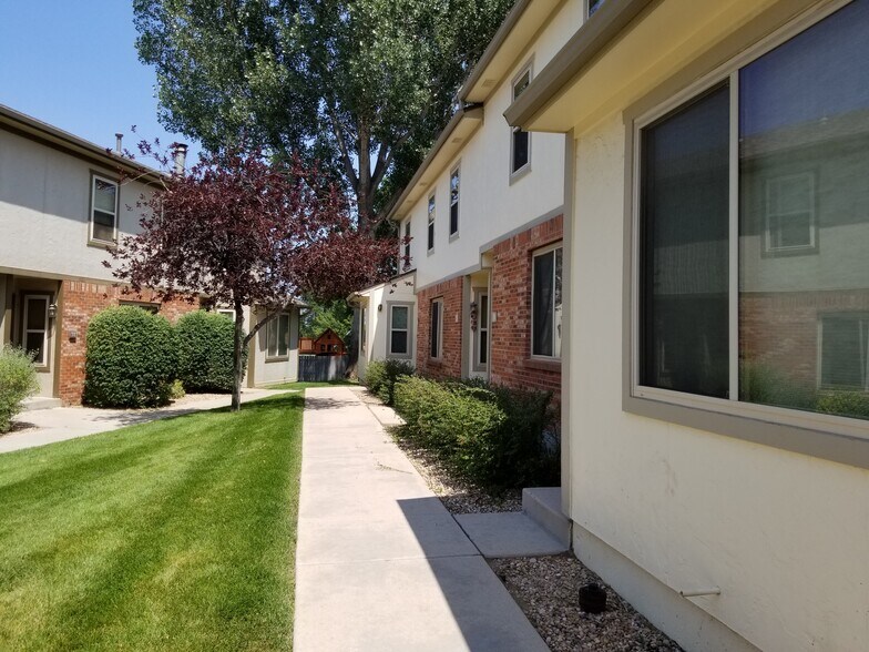 Building Photo - 916 44th Ave Ct