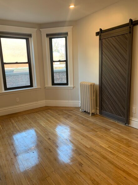Building Photo - 107 Jersey St
