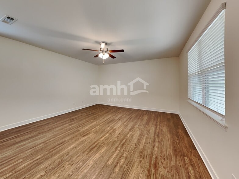 Building Photo - 5068 Trailwater Dr