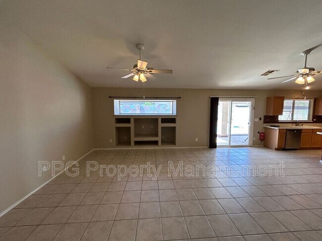 Building Photo - 13444 W Paradise Ln