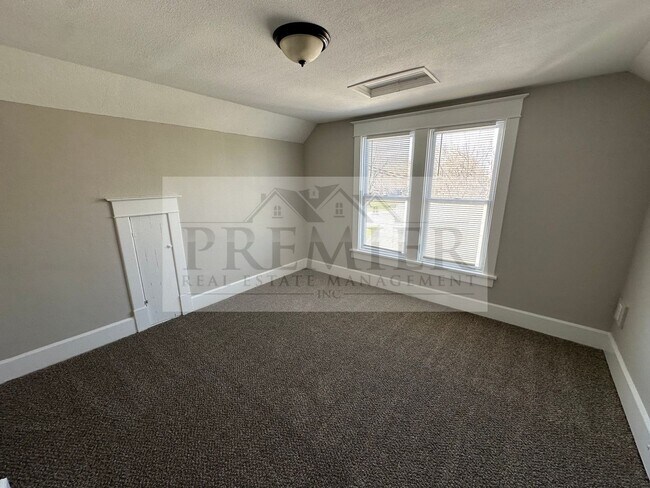 Building Photo - 184 W North St