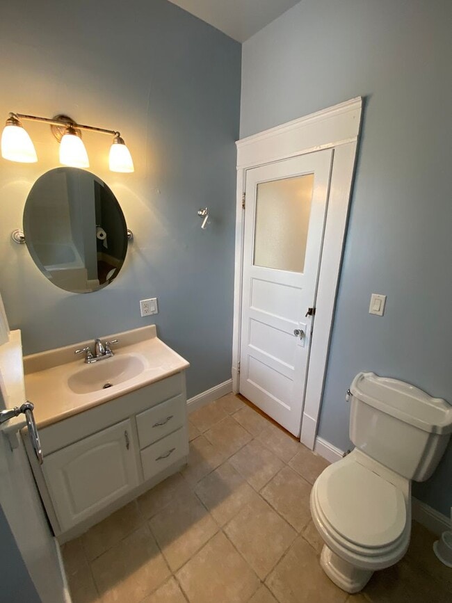 Building Photo - Lovely 2-bedroom Condo in Cole Valley - Ex...