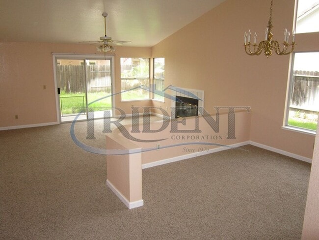 Building Photo - Yuba City home near Happy Park