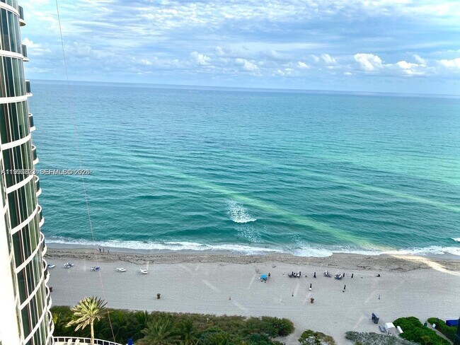 Building Photo - 17201 Collins Ave