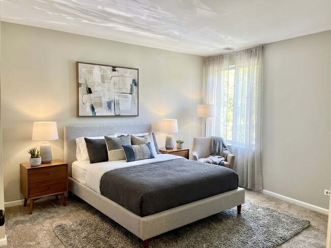 Building Photo - 5817 Oakwood Dr