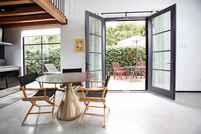 Building Photo - 6345 Babcock Ave