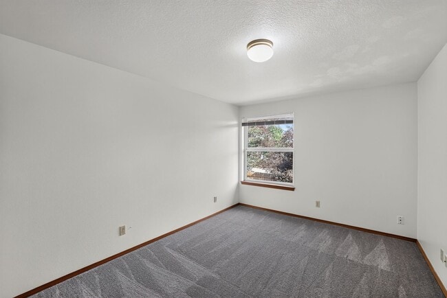 Building Photo - 20463 SW Midline St