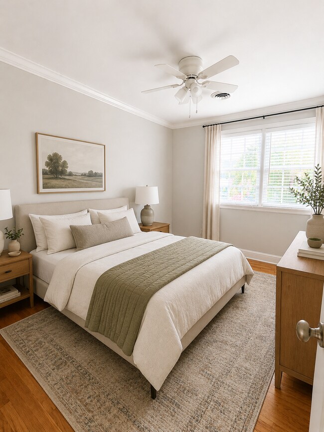 Building Photo - Downtown Town House - Steps to the Battery, Colonial Lake and King Street!