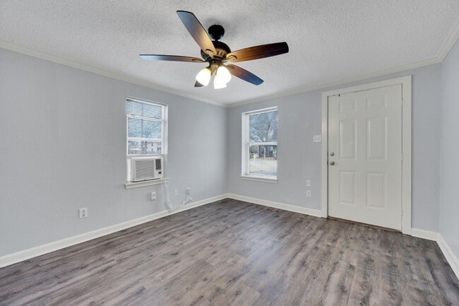 Building Photo - 418 E Avenue F