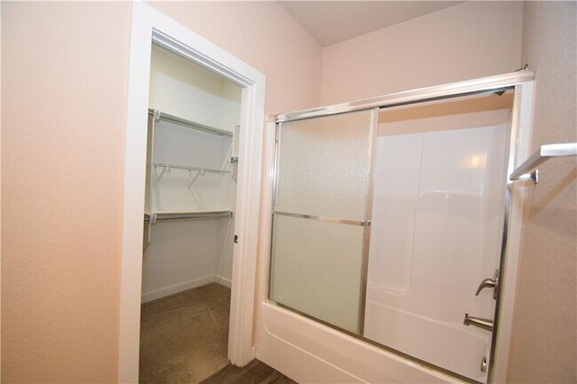 Building Photo - 463 Red Robin St