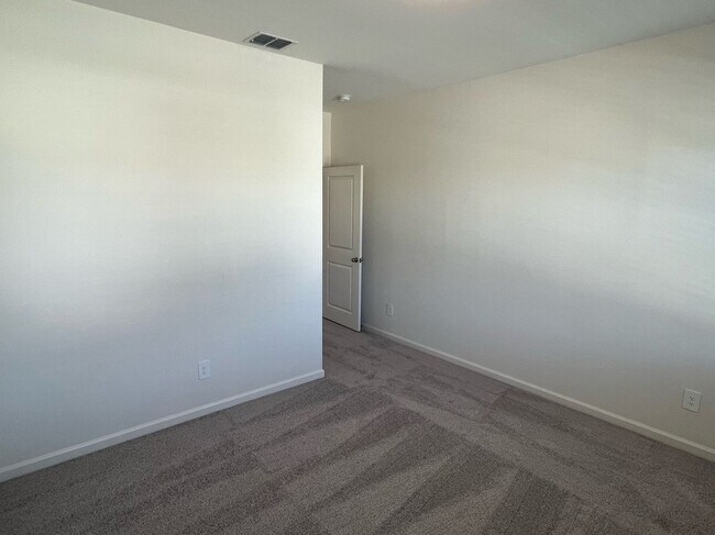 Building Photo - 752 Richmond Dr