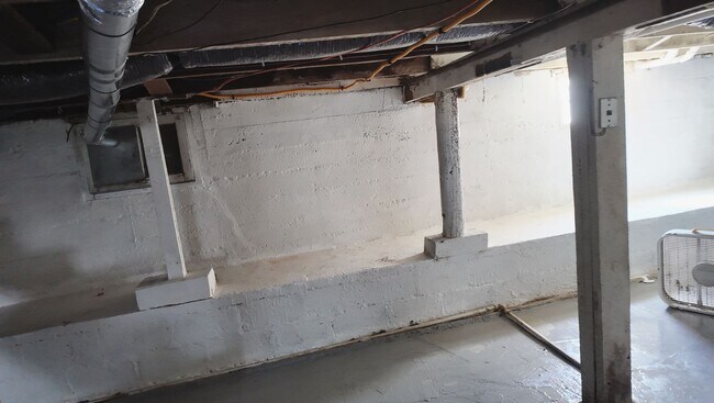 Building Photo - 508 N Oak St