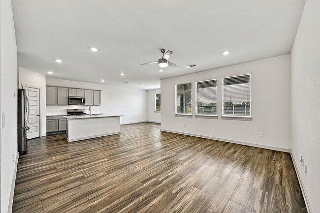 Building Photo - Spacious & Stylish Living in Liberty Hill