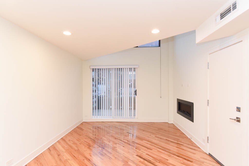 Building Photo - 842 W Grace St