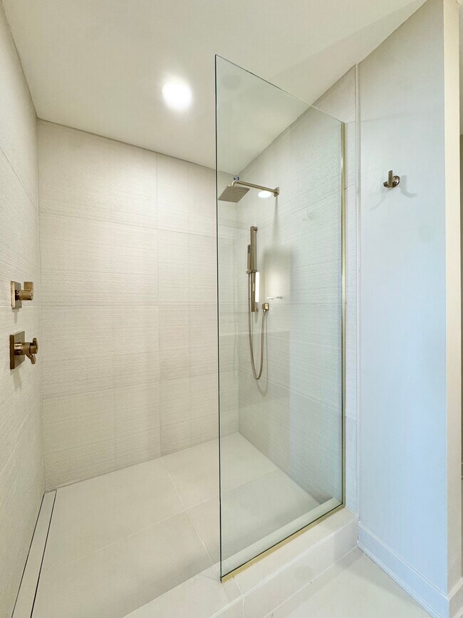 Building Photo - 537 E 19th St