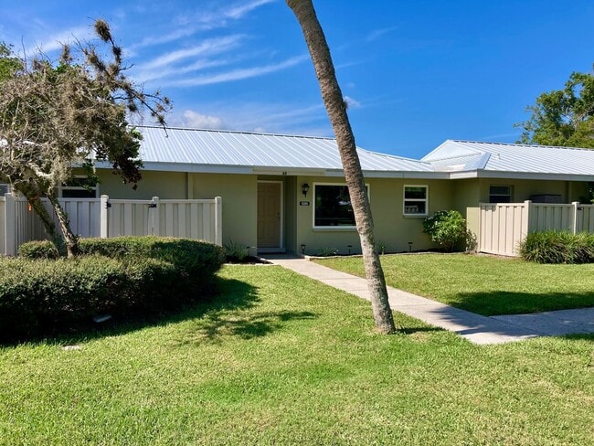 Building Photo - Completely remodeled waterfront condo!