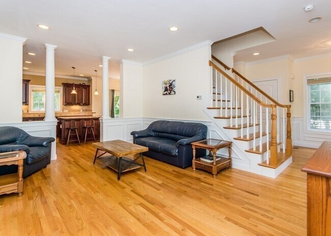 Building Photo - 67 Trimount Ave