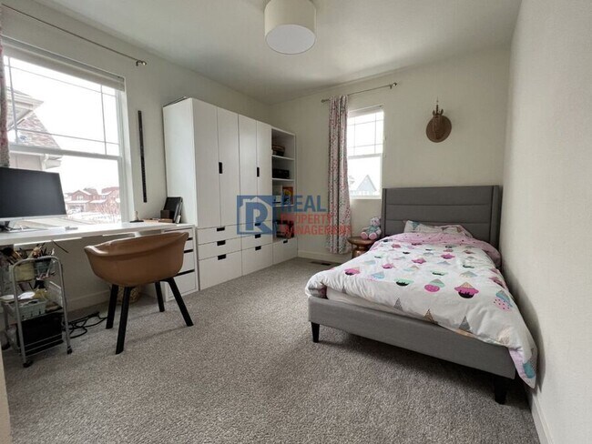 Building Photo - 2056 Sicily Cir