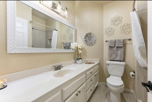 Building Photo - Beautiful Antelope Home with Private Pool | Available July 1st | $3,350/mo