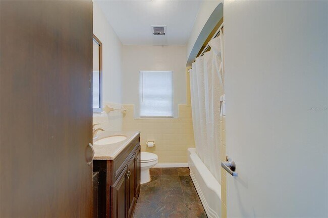 Building Photo - 810 2nd Ave NW