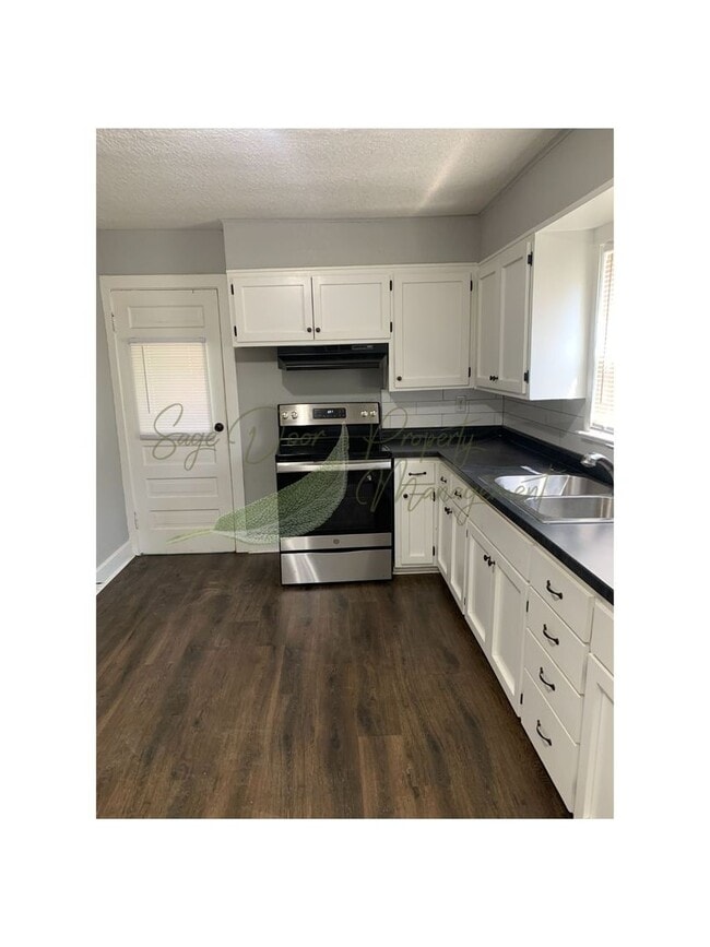 Building Photo - 1 FREE MONTH OF RENT!!!