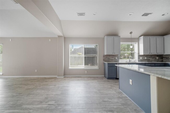 Building Photo - 9847 Willow Crossing Dr