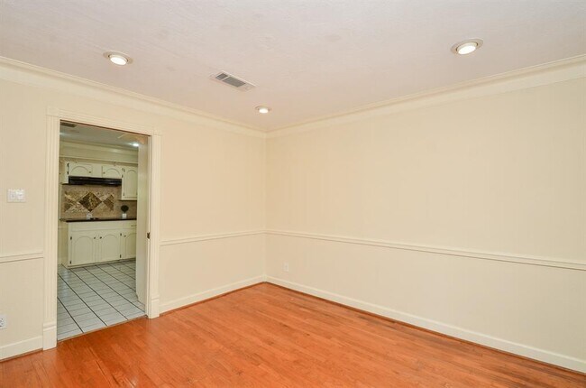 Building Photo - 6611 Cypress Point Dr