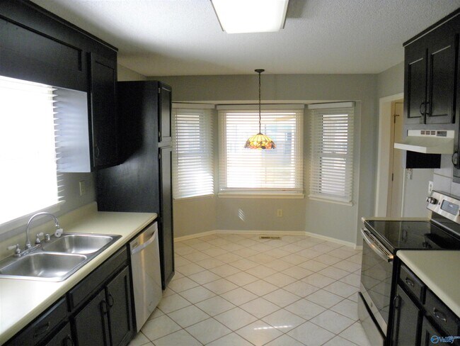 Building Photo - 128 Lewis Ln