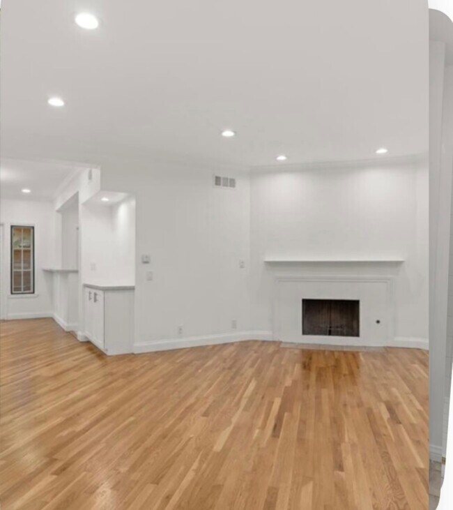 Building Photo - 124 Montana Ave