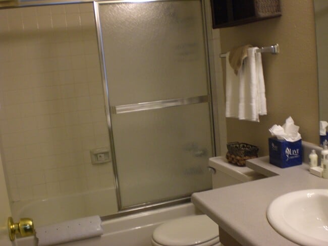 Building Photo - Two bedroom, one bathroom, third floor con...