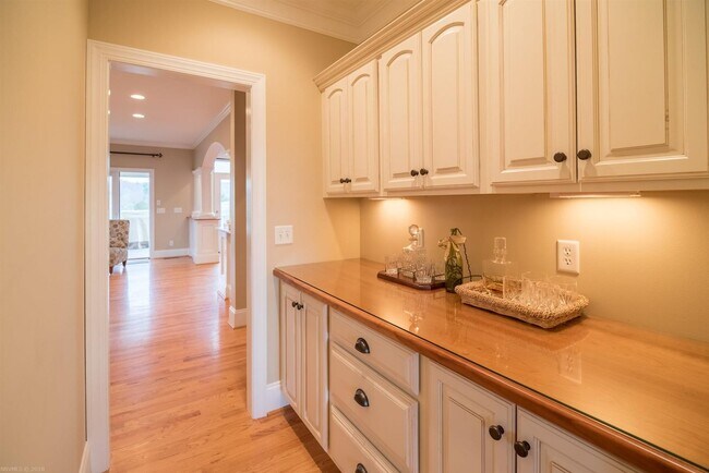 Building Photo - Charming Wyatt Farms Home with Stunning Vi...