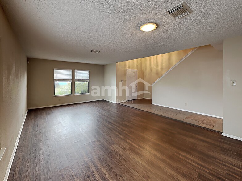 Building Photo - 6678 Snow Meadow Dr