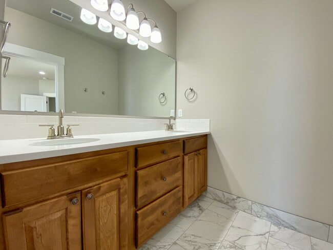 Building Photo - Gorgeous 3 Bedroom Home in West Valley