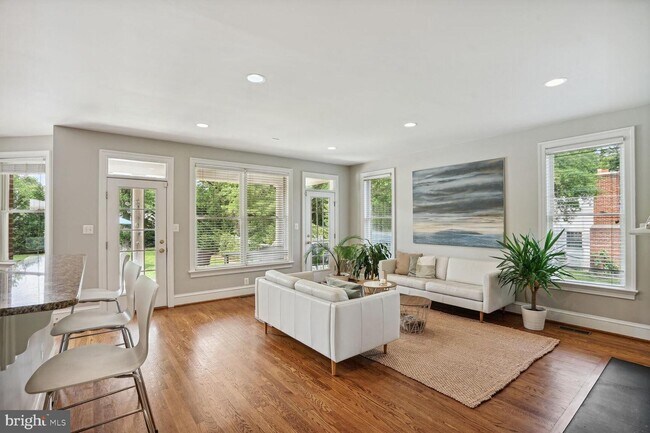 Building Photo - 5248 Clifton St