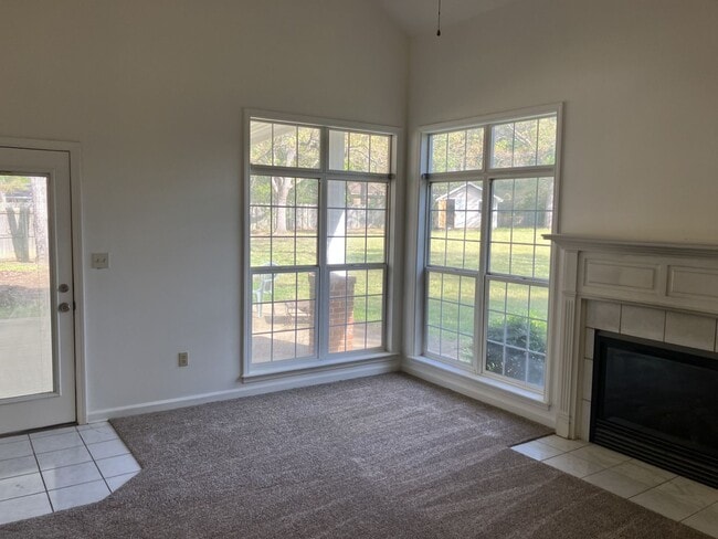 Building Photo - 114 W Shore Dr