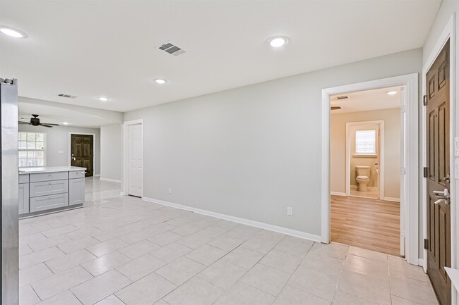 Building Photo - 10633 Flaxman St