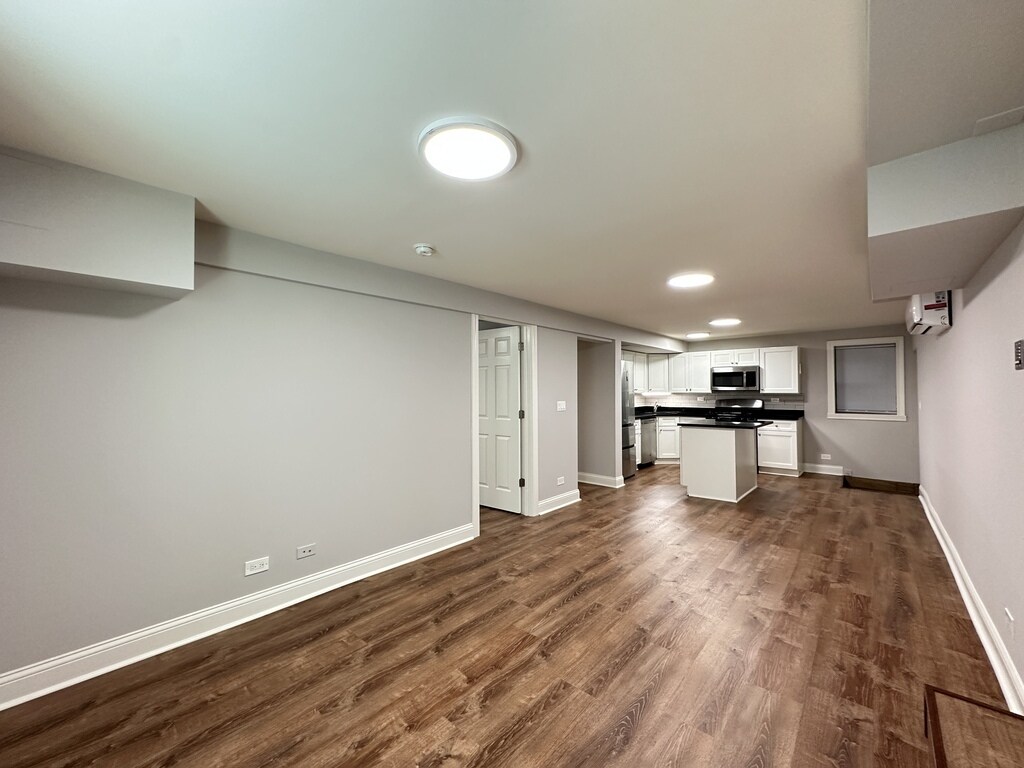 Building Photo - 5748 N Winthrop Ave